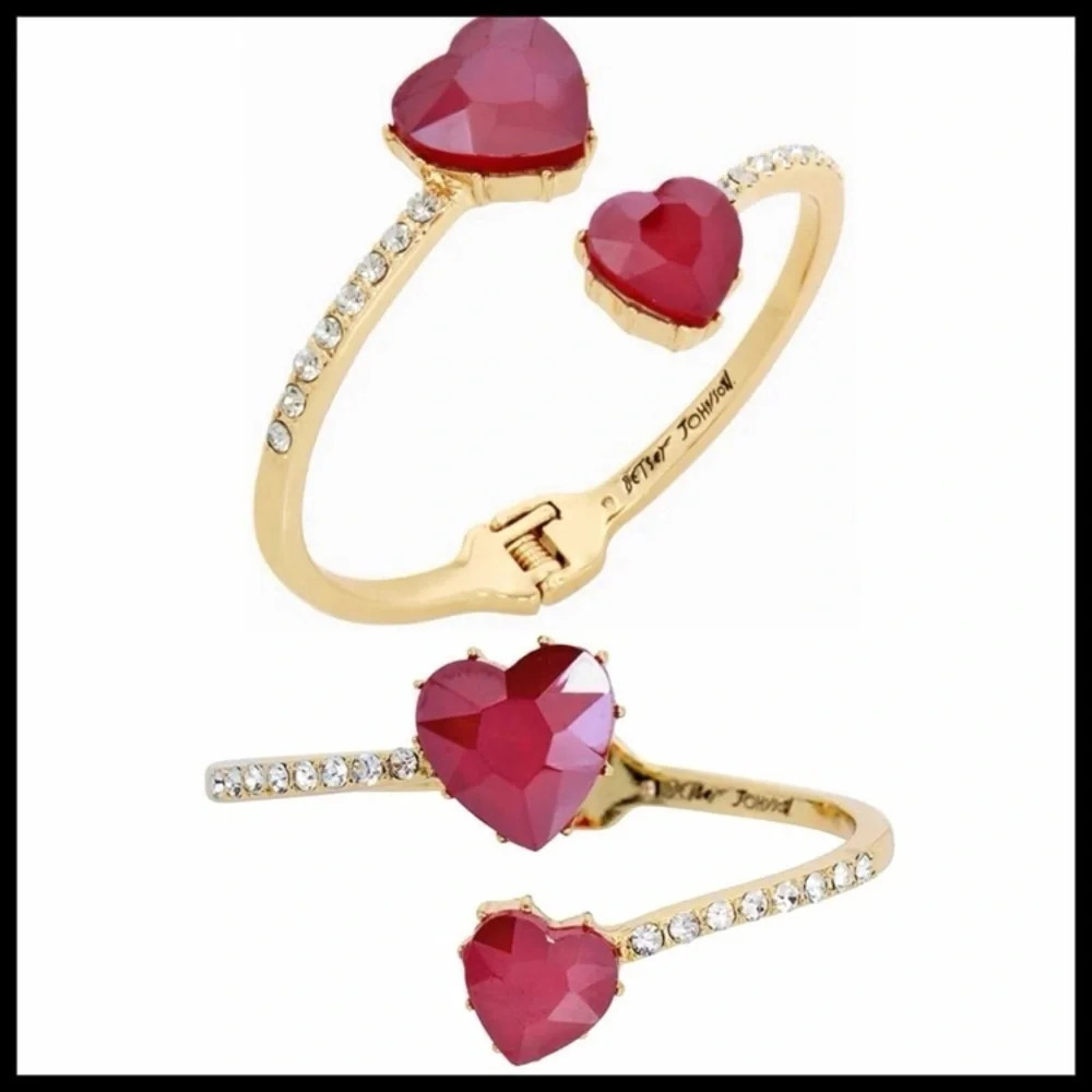 BETSEY JOHNSON Gold Tone ‘Look Into Your Heart’ Bypass Hinge Bangle Crystal NWT
